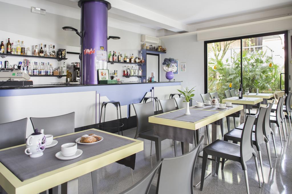 Hotel Sampaoli Bellaria-Igea Marina Buitenkant foto