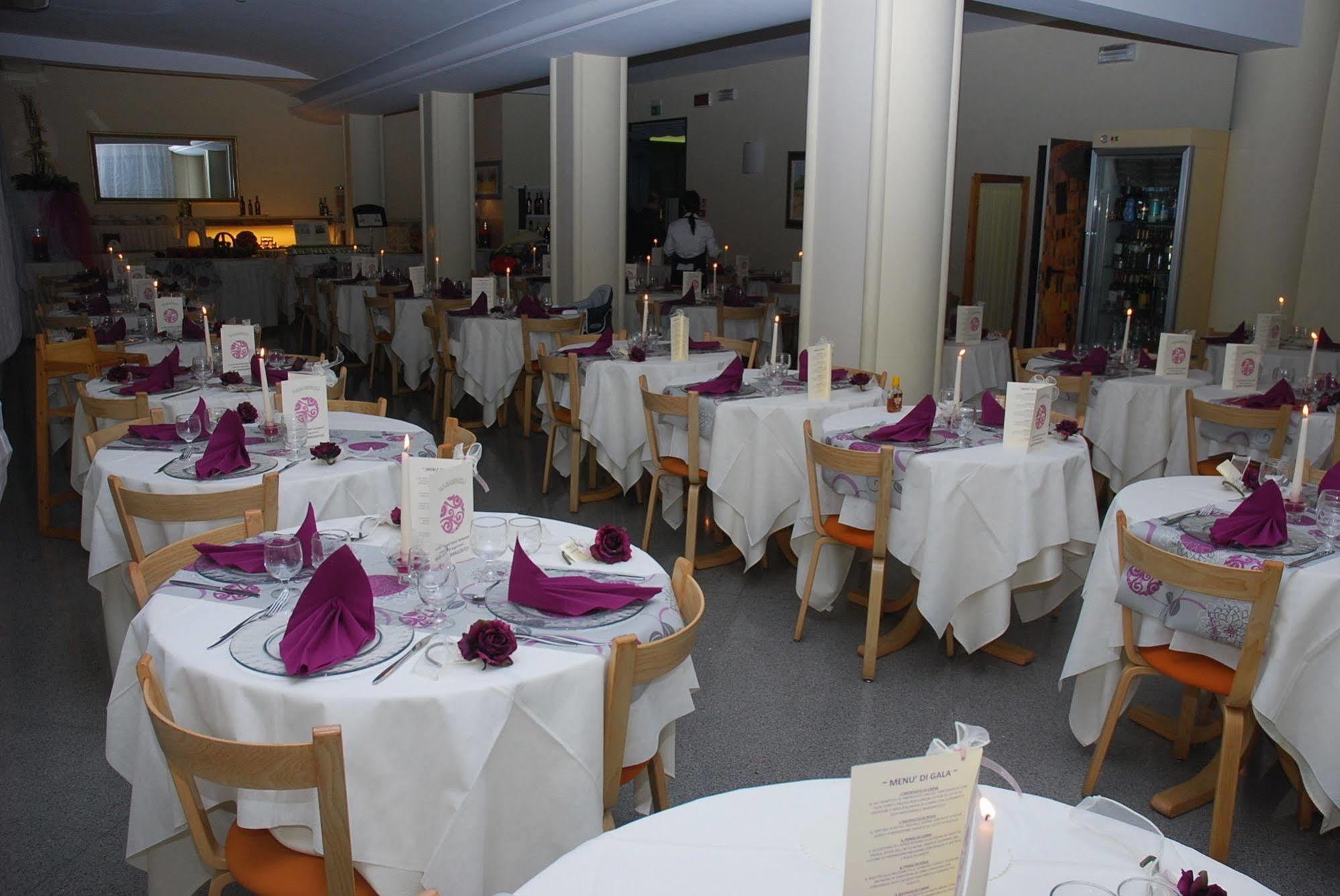 Hotel Sampaoli Bellaria-Igea Marina Buitenkant foto